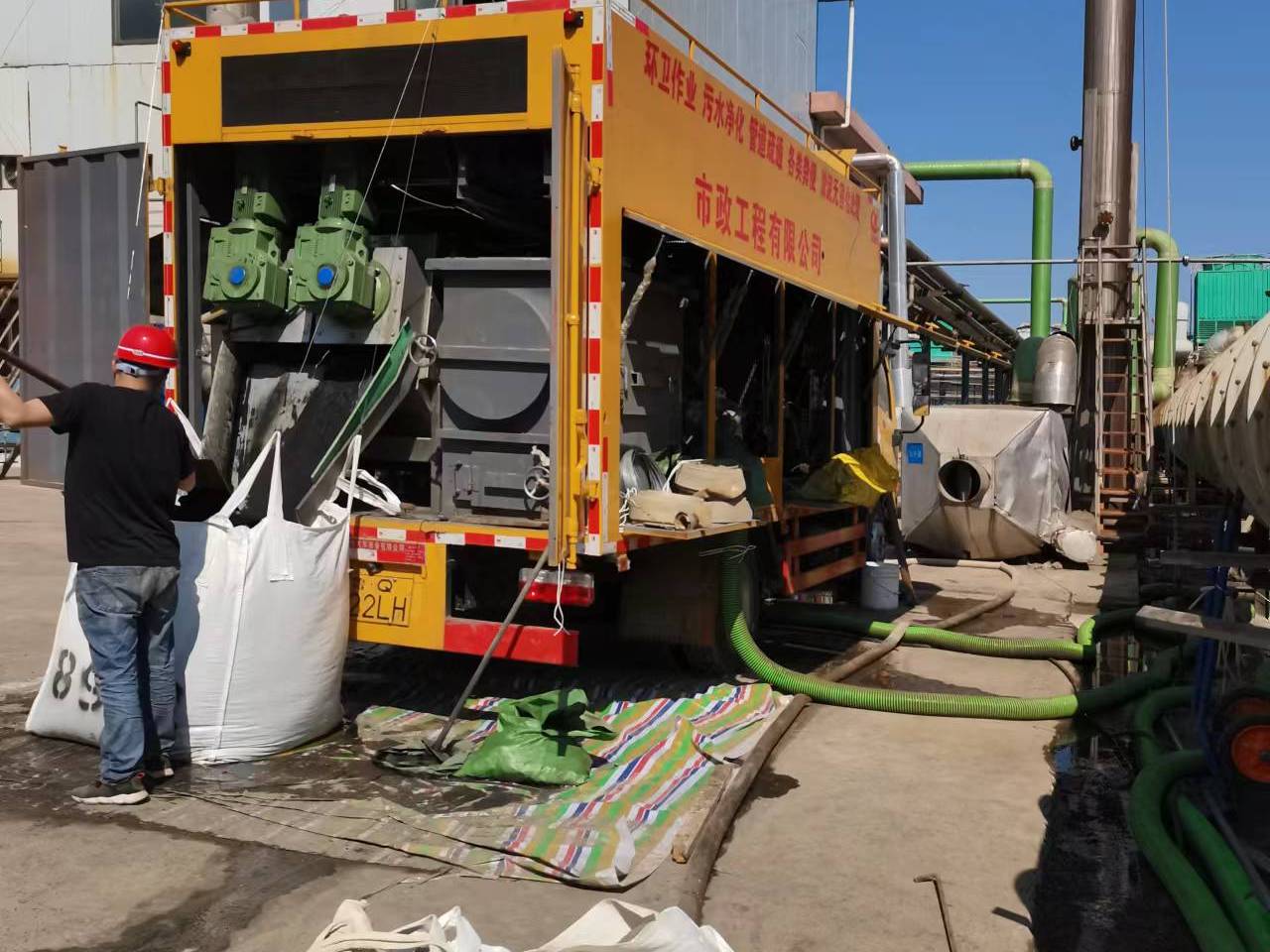 临夏县淤泥压干处理