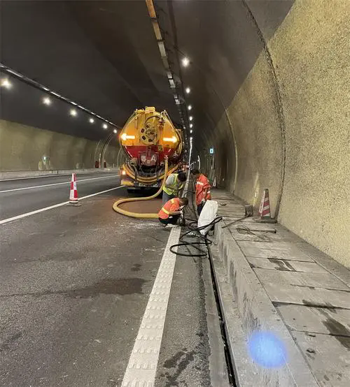 临夏县隧道排水渠清淤